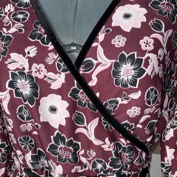 NWT Ella Moon Lena Ruffled Sleeve V- Neck Wrap Dress Women's Medium Maroon,Black - Picture 15 of 16